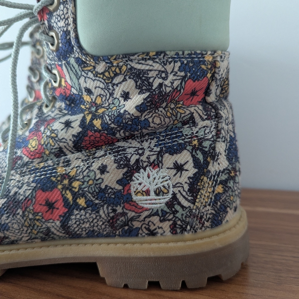 Timberland Limited Edition Women's Floral Boots Workboots Size 8.5 - Picture 3 of 12